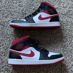 MENS AIR JORDAN 1 MID